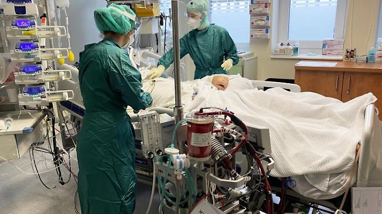 Um einen weiteren Anstieg der Infiziertenzahlen zu verhindern und damit die intensivmedizinische Versorgung in den Krankenhäusern zu gewährleisten, sind wohl noch weitere Bemühungen nötig. 