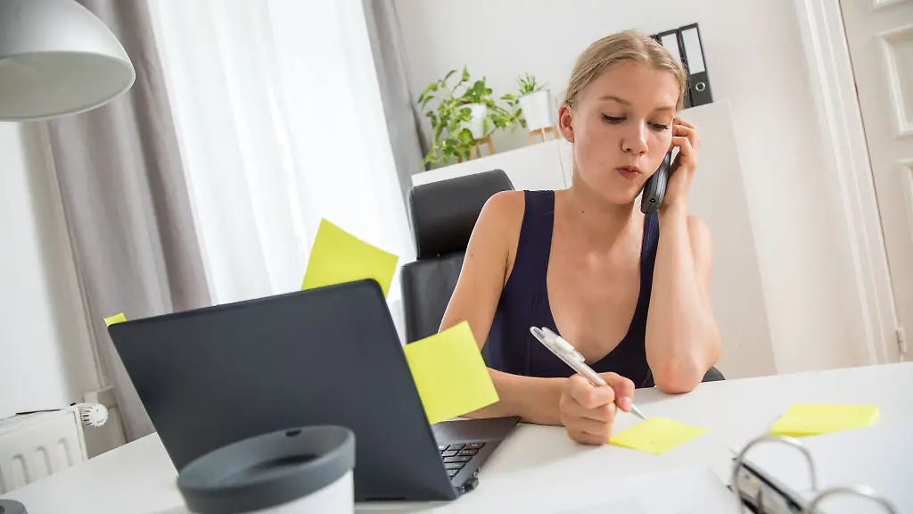 Wer-zusaetzliche-Aufgaben-uebernimmt-kann-in-die-eigene-Karriere-investieren-Wichtig-ist-aber-die-Situation-genau-zu-bewerten