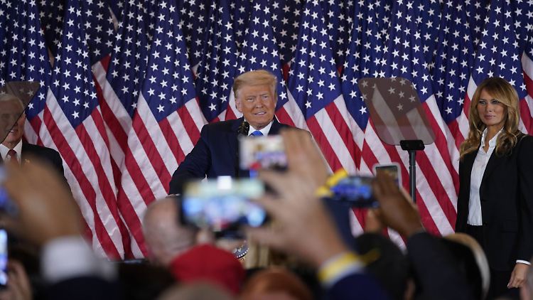 Möglicherweise zu früh gefreut? Melania und Donald Trump nach dessen Washingtoner Rede, in der er seinen Sieg erklärte.
