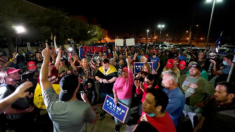 Trump-Anhänger im Bezirk Maricopa County.   