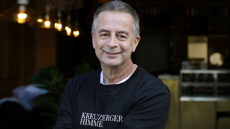 Badet weder in Champagner noch in Desinfektionsmittel - könnte aber: Andreas Toelke.