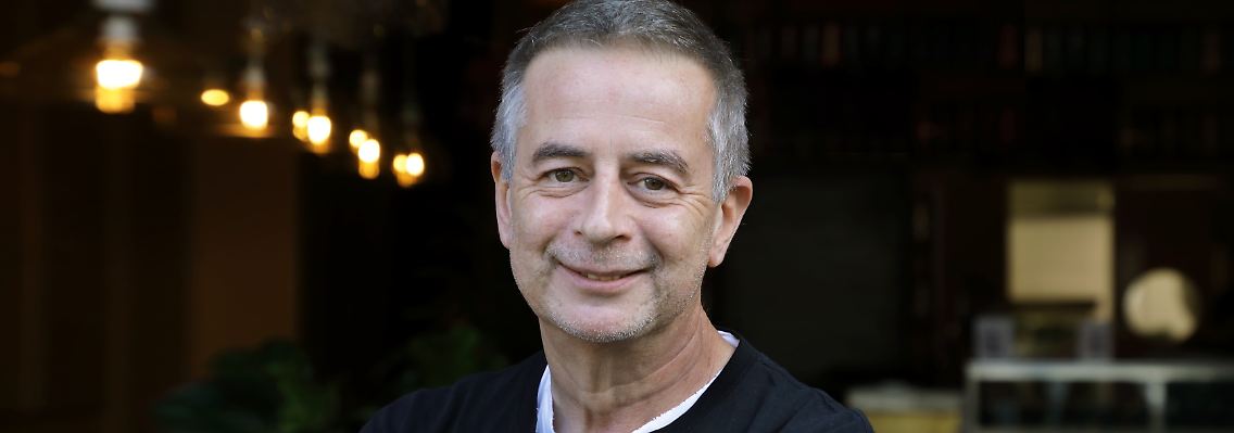 Badet weder in Champagner noch in Desinfektionsmittel - könnte aber: Andreas Toelke.
