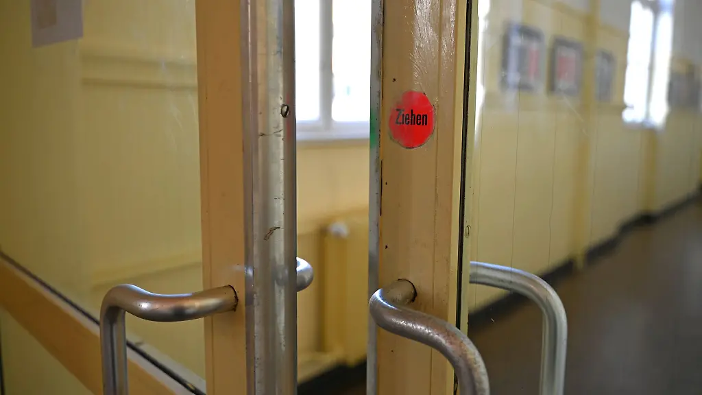 An-den-Berliner-Gymnasien-stehen-Schuelerinnen-und-Schuelern-nicht-alle-Tueren-offen-falls-die-Noten-nicht-stimmen
