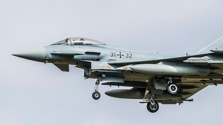 Ein Eurofighter Typhoon bei einem Übungsflug. 