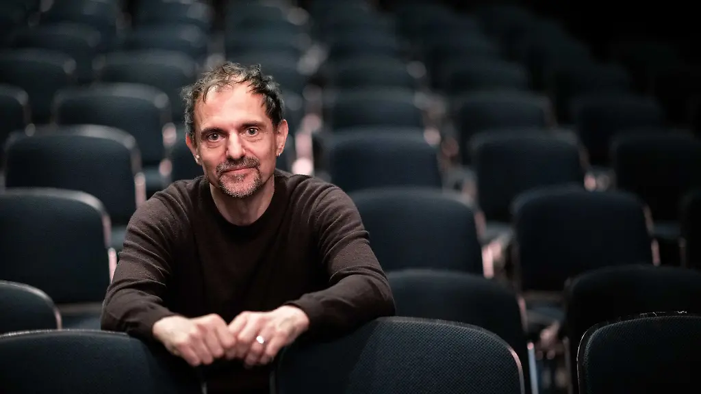 Intendant-Olaf-Kroeck-stellt-die-renommierten-Ruhrfestspiele-in-diesem-Jahr-unter-das-Motto-Zweifel-und-Zusammenhalt