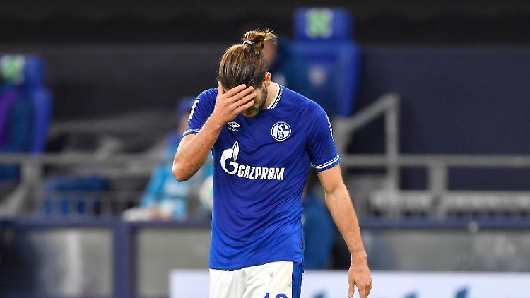Man kann nicht mehr hinsehen: Der FC Schalke wartet auf einen Bundesligasieg. Und wartet. Und wartet. Neuzugang Goncalo Paciencia konnte noch nicht viel helfen.