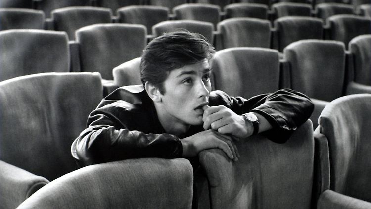 Alain Delon 1958 in Cannes - am Anfang seiner Karriere.
