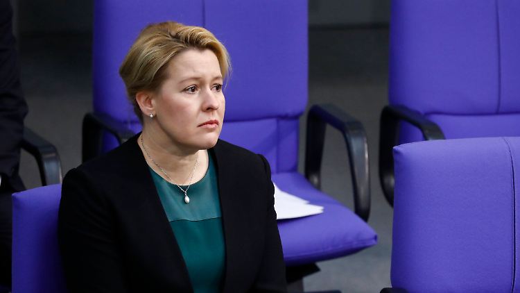 Familienministerin Giffey muss wieder um ihren Doktortitel bangen.