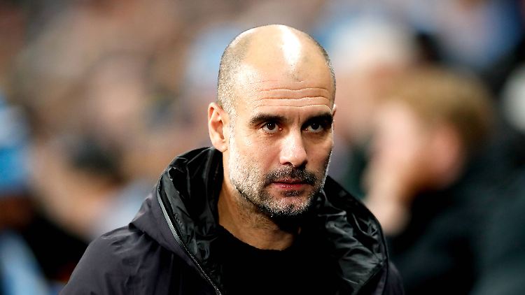 Josep Guardiola steht bei Manchester City vor dem Gigantenduell mit Jürgen Klopps FC Liverpool unter Druck.