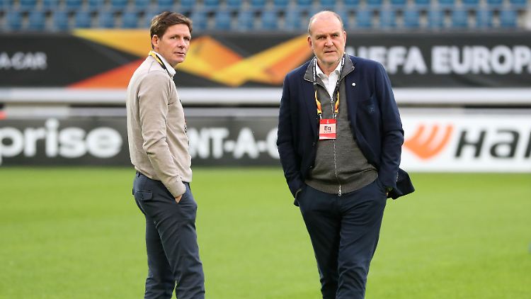 Wolfsburg-Coach Oliver Glasner (links) und Sportchef Jörg Schmadtke können sich nicht mehr riechen.