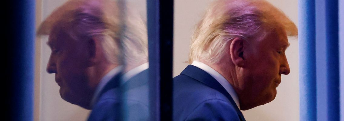 2020-11-06T022116Z_1621706453_RC2CXJ9QP17Z_RTRMADP_3_USA-ELECTION-TRUMP.JPG
