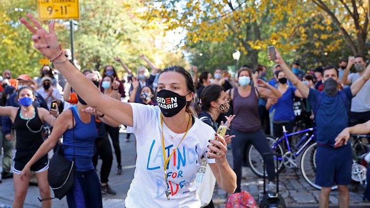 In etlichen Straßen der Metropole New York brach Jubel.