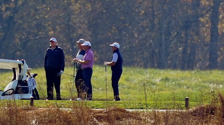 Trump beim Golfen, erstmals als Wahlverlierer, in Virginia.