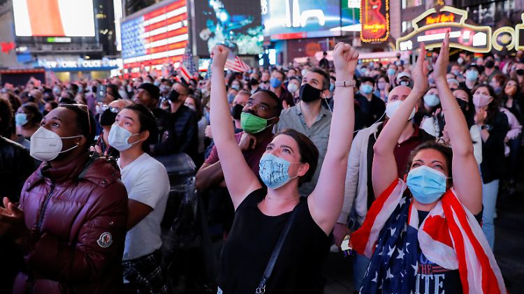 Jubel und Freudentränen am Times Square. 