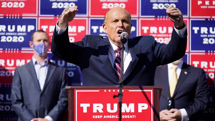 New Yorks Ex-Bürgermeister Rudy Giuliani soll nun für Donald Trump vor Gericht in den Ring steigen.