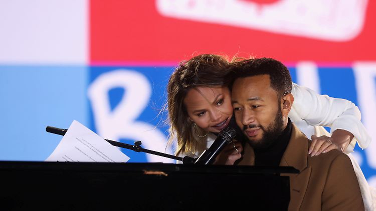 Teigen und ihr Ehemann Legend unterstützten das Team Biden/ Harris im Wahlkampf.