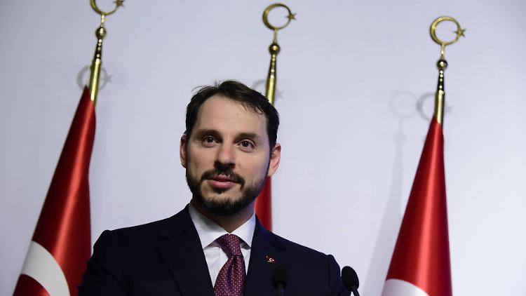 Albayrak begründet seinen Rücktritt mit Gesundheitsproblemen.