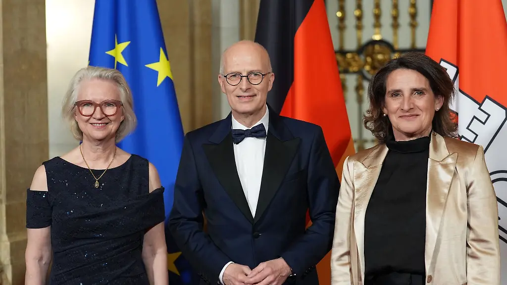 Wirtschaftsweise-Schnitzer-sprach-waehrend-des-Matthiae-Mahls-in-Hamburg-ueber-Zoelle