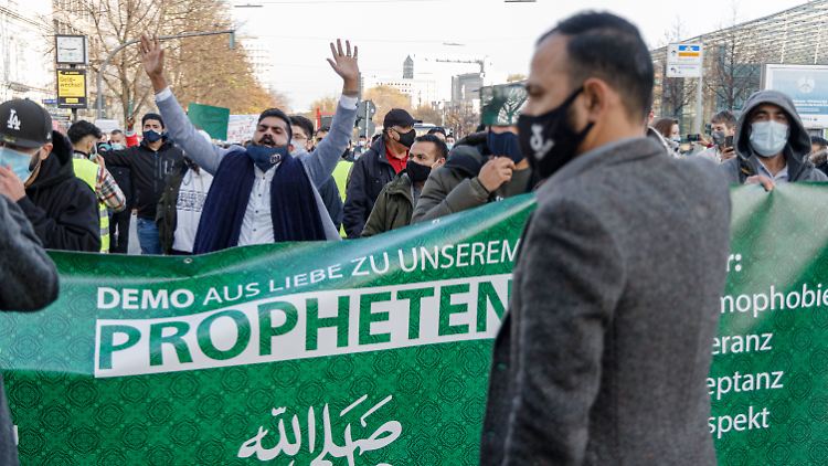 Die Demonstration wurde von einem als islamistisch eingestuften Institut organisiert.
