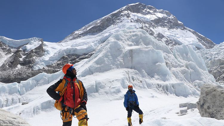 Seit den 1950er Jahren gibt es eine weithin akzeptierte Höhenmessung des Mount Everests von 8848 Metern - doch moderne Methoden könnten zu einem anderen Ergebnis führen.