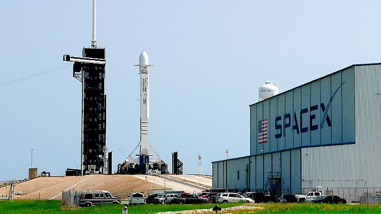 Noch 15 weitere Raketenstarts mit jeweils mehreren Dutzend Satelliten sind nötig, bis Starlink die ganze Erde abdecken kann. 
