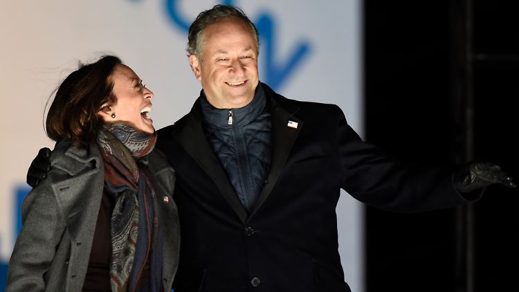 Kamala Harris und ihr Ehemann Douglas Emhoff am 2. November, also noch vor der Wahl.