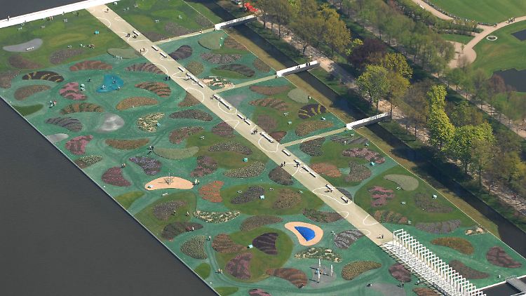 Der Garten des 21. Jahrhunderts wurde auf einer in den See ragenden Betonplattform als 7,6 Hektar große "Schwimmende Wiese" errichtet.