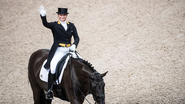 Muss Isabell Werth künftig den Zylinder durch einen Helm ersetzen?