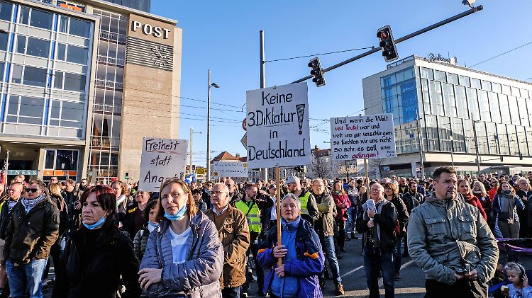 Ganz so wie hier praktiziert ist das mit der Pflicht zum Tragen eines Mund-Nasen-Schutzes nicht gemeint.