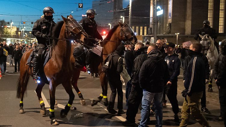 Die "Querdenken"-Demonstranten ignorierten die Auflagen der Polizei.