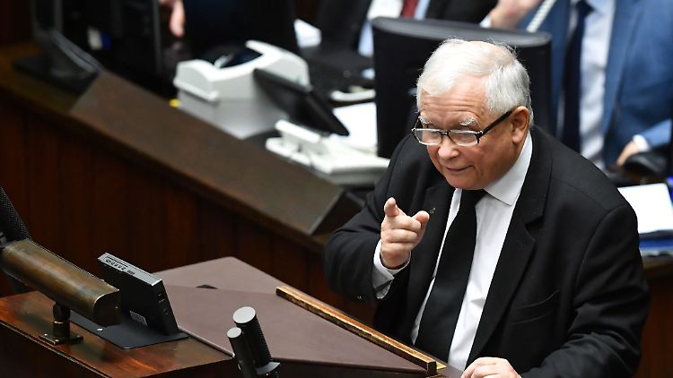 PiS-Politiker Jaroslaw Kaczynski gilt als graue Eminenz hinter dem autoritären Rechtsruck in Polen.