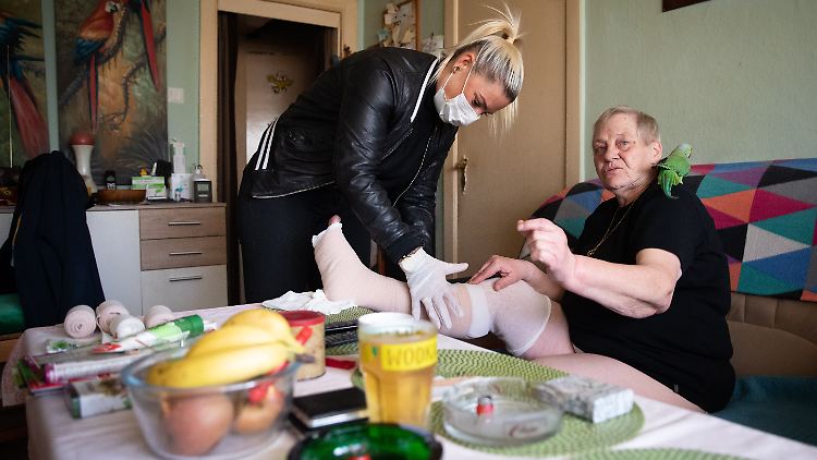 Für die Pflege im eigenen zu Hause soll es ab Mitte 2021 mehr Geld geben.