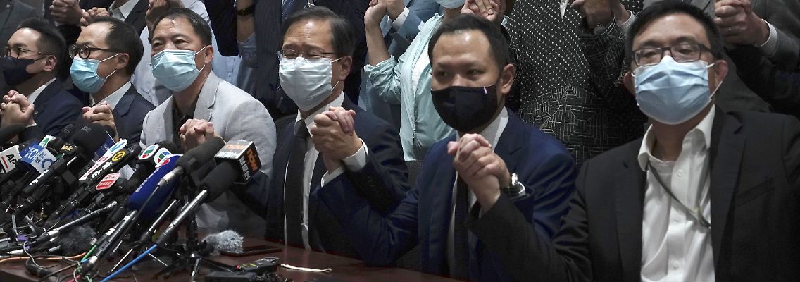 Die Demokratie-Fraktion in Hongkong solidarisiert sich mit den ausgeschlossenen Abgeordneten.