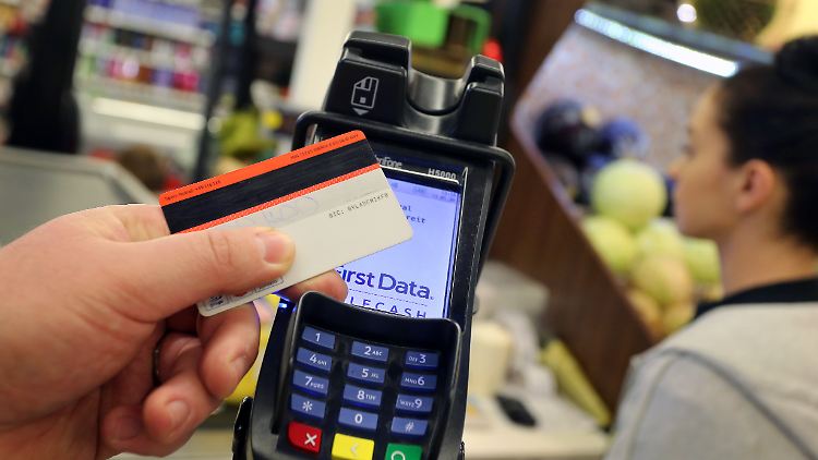 In der Regel können bis zu 25 Euro ohne Überprüfung abgebucht werden.