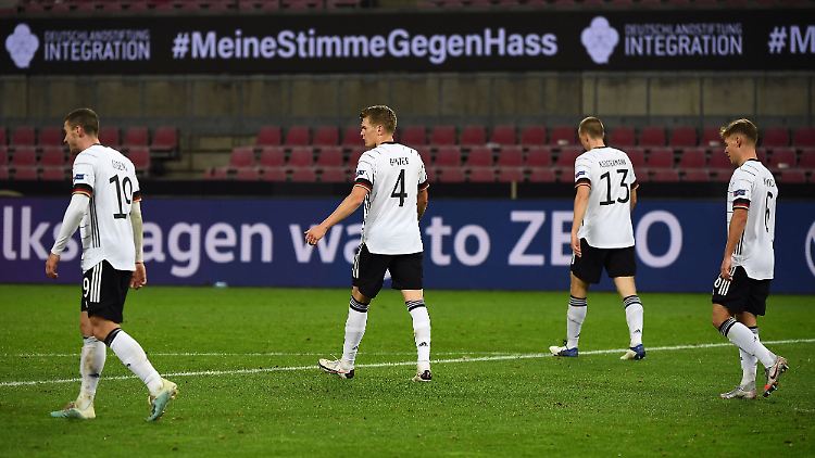 Ginter (Nummer 4) steht nicht gern im Mittelpunkt.