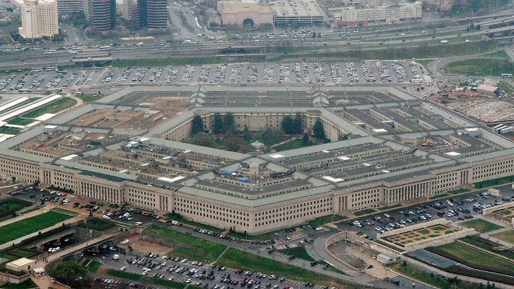 Wird das US-Verteidigungsministerium Pentagon von grünen Mars-Männchen berichten? Oder doch eher von Wetterballons?