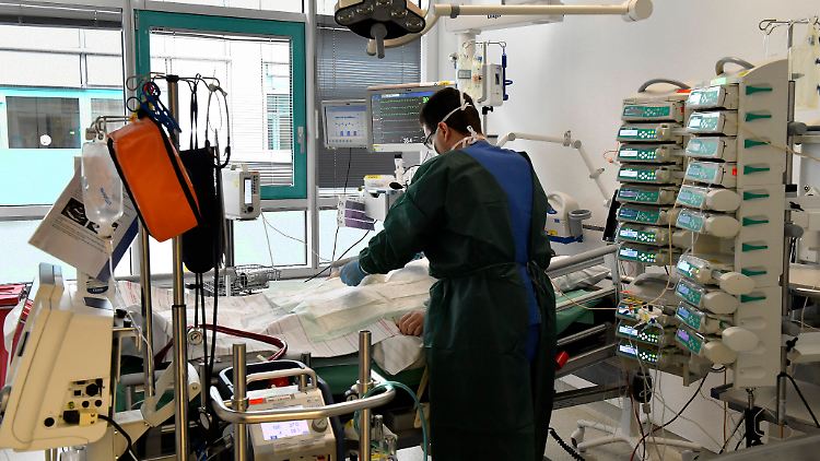 Die Pandemie könnte Krankenhäuser an die Kapazitätsgrenze bringen.