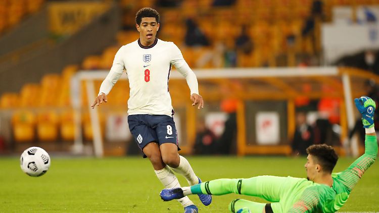 Jude Bellingham von Borussia Dortmund, hier im Dress der U21, steht vor einem Rekord-Debüt für England - vielleicht auf deutschem Boden?