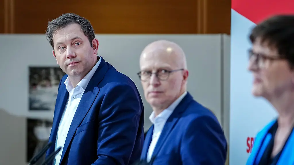 Hamburg-Wahlsieger-Peter-Tschentscher-Mitte-haelt-sich-Koalitionsoptionen-mit-Gruenen-und-CDU-offen