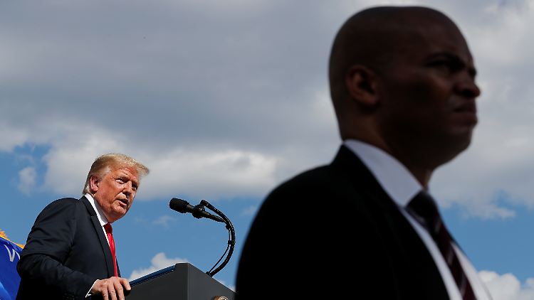 Die wachsamen Augen des Secret Service sind immer auf die Menge gerichtet.