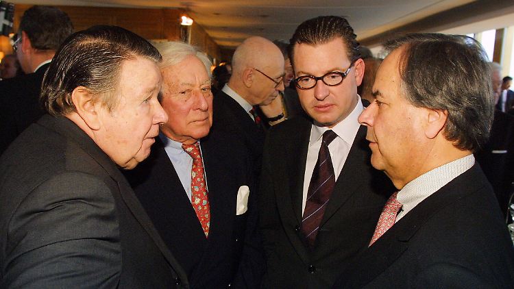 Im Jahr 2002 auf einem Neujahrsempfang der Axel-Springer- AG: Lothar Loewe, Guenter Prinz ("Bild"-Zeitung), Kai Diekmann ("Bild"-Zeitung), Prof. Dr. Dieter Stolte (ZDF) (v.l.).