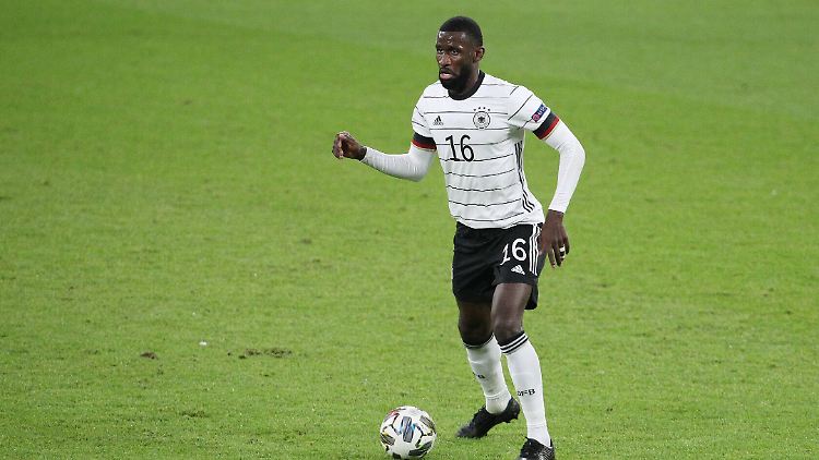 Antonio Rüdiger denkt über das Rasengeviert hinaus.
