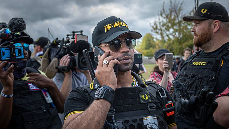 Proud-Boys-Anführer Tarrio will Trump "friedlich, aber kraftvoll" unterstützen.