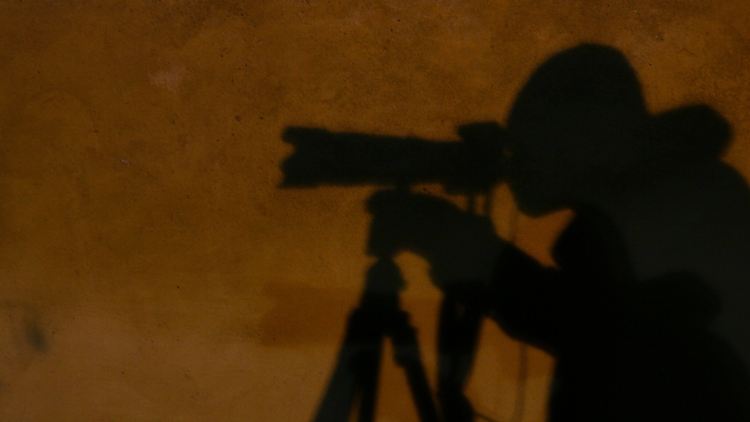 Die Zahlen in Deutschland bleiben konstant hoch. Lauterbach vermutet dahinter vor allem Privatfeiern.