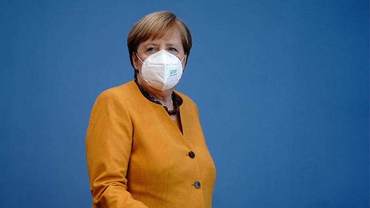 Mit neuen Beschränkungen wollen Kanzlerin Merkel und die Länderchefs abwarten.