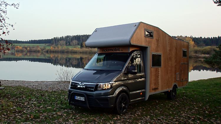 Der Aufbau und der Innenausbau des Offenburger Wohnmobils sind komplett aus Holz.