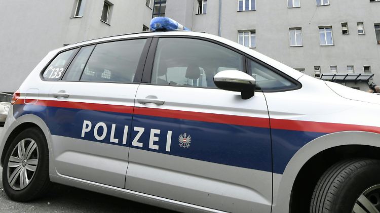 Dem Verdächtigen wird 36-facher sexueller Missbrauch Jugendlicher, die mehrfache pornografische Darstellung Minderjähriger und die mehrfache Anbahnung von Sexualkontakten zu Unmündigen vorgeworfen.