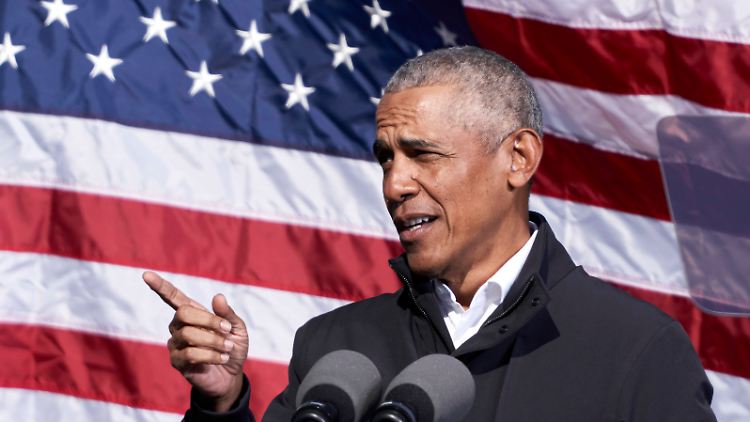 Barack Obama unterstützte im US-Wahlkampf seinen einstigen Vize-Präsidenten Joe Biden. Nun erscheint die Autobiografie des Ex-Präsidenten.