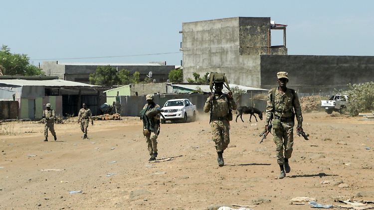 Äthiopische Soldaten kehren nach einem Kampfeinsatz in Tigray zu ihrer Basis zurück.
