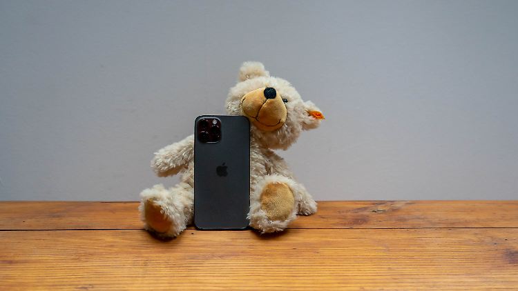 Das iPhone 12 Pro Max ist wahrlich kein Kinderspielzeug.